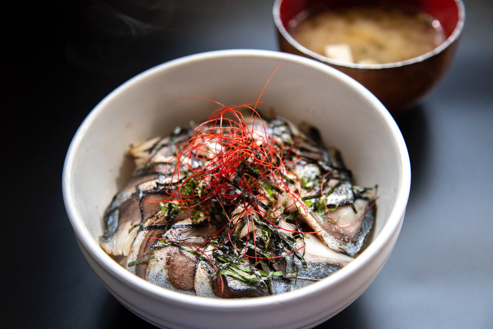 シメサバ炙り丼