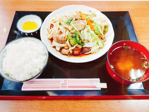 野菜炒め定食（ライス・みそ汁）